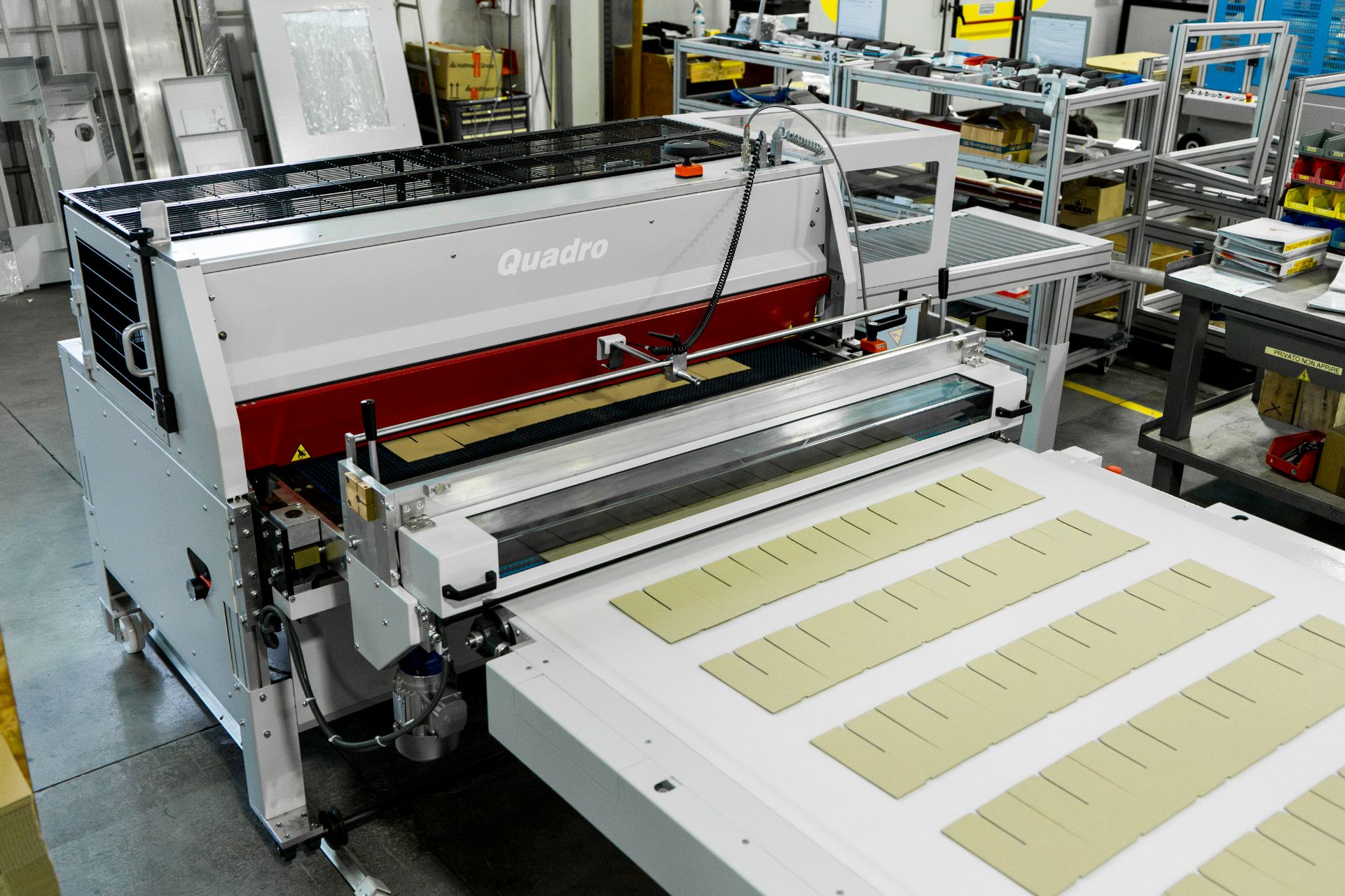 Automated cutting machine â€“ Stacker for pads and partition